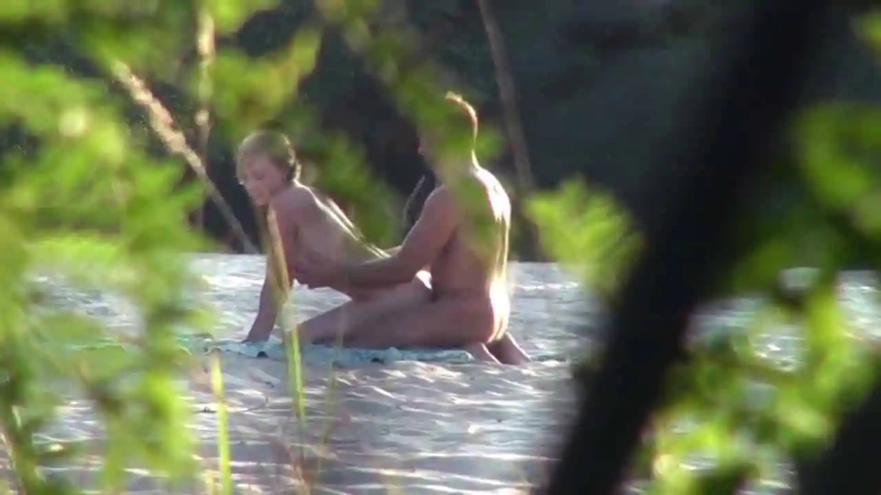 Blonde fucked from behind on beach seen by voyeurs