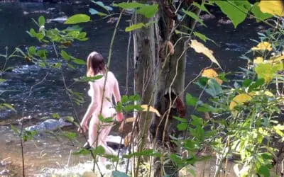Voyeur Caught a Nudist Woman at the Creek